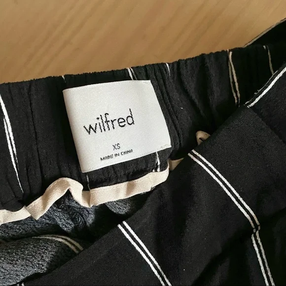 Aritzia Wilfred tie waist pants blogger style - Picture 4 of 5